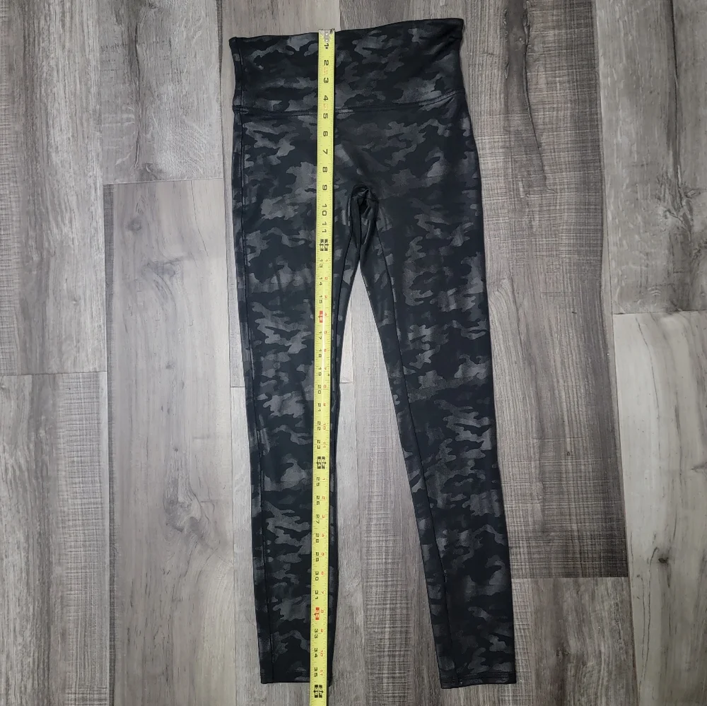 SPANX Leggings Black and Gray - Metallic - Picture 4 of 11